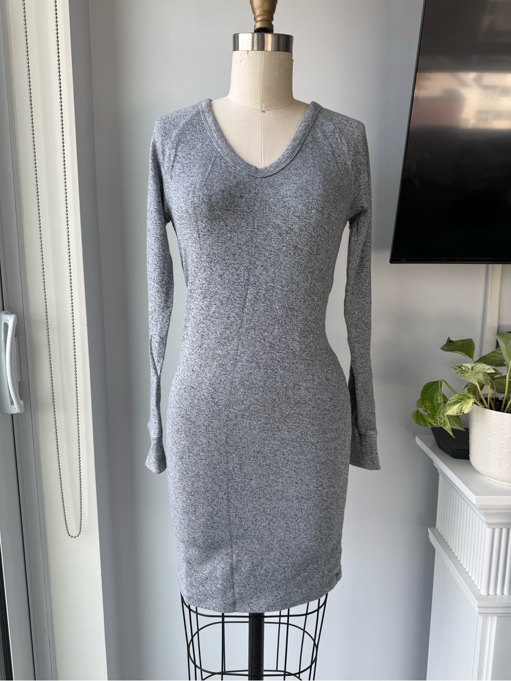 Aritzia Community V-Neck Long Sleeve Knit Dress